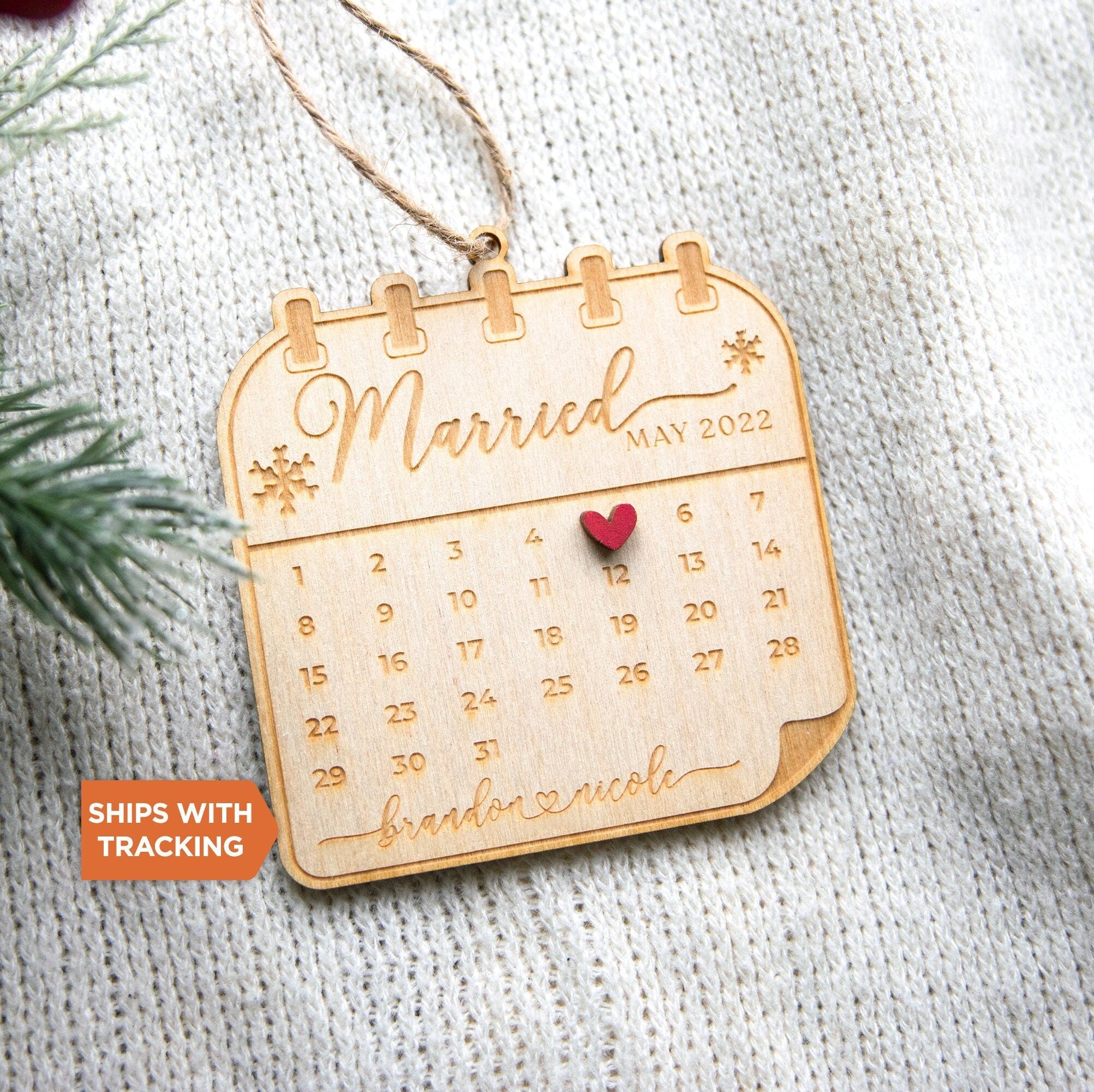 Custom Married Ornament | First Christmas Married Keepsake, Newlywed Couples Ornament,Personalized Mr and Mrs Ornament,Wedding Gift Keepsake